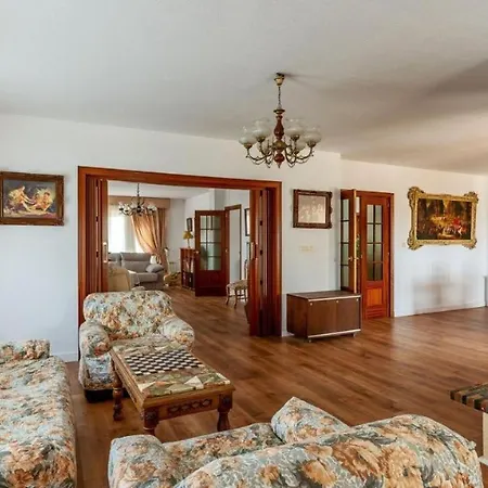 De La Acacia Holiday home Gojar